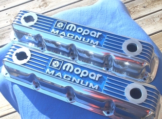 Mopar Magnum valve covers in Crystal Blue